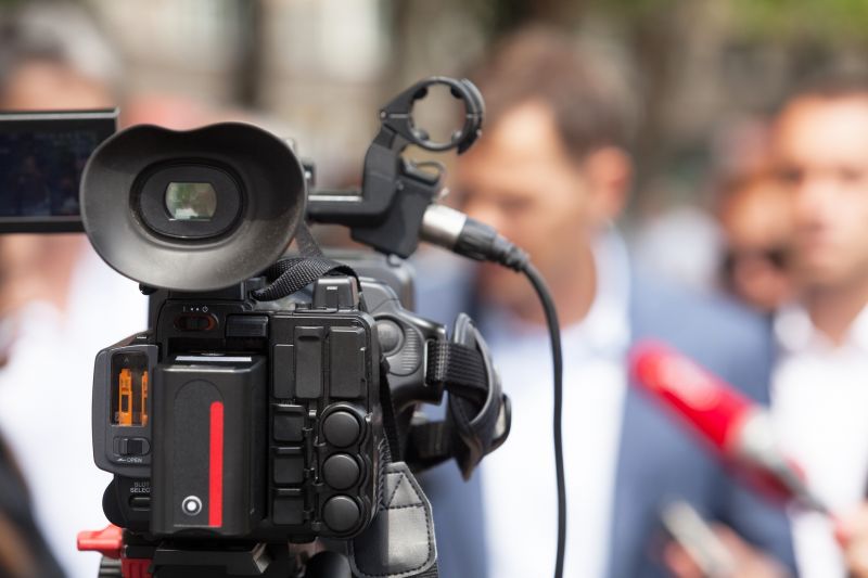 Manage crisis communication